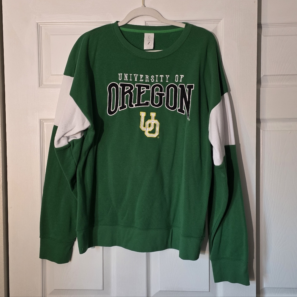 Moving Sale! { University Of Oregon Green And White Sweatshirt Size L